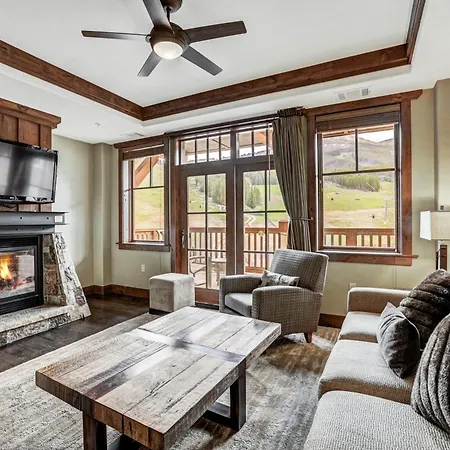 One Ski Hill Place S8421
